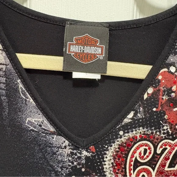 Harley-Davidson Black Long-Sleeve V-Neck Top with Red Heart Embellishments Y2K - Picture 4 of 15